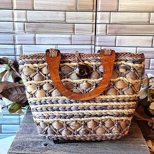 Handmade cornhusk top handle purse